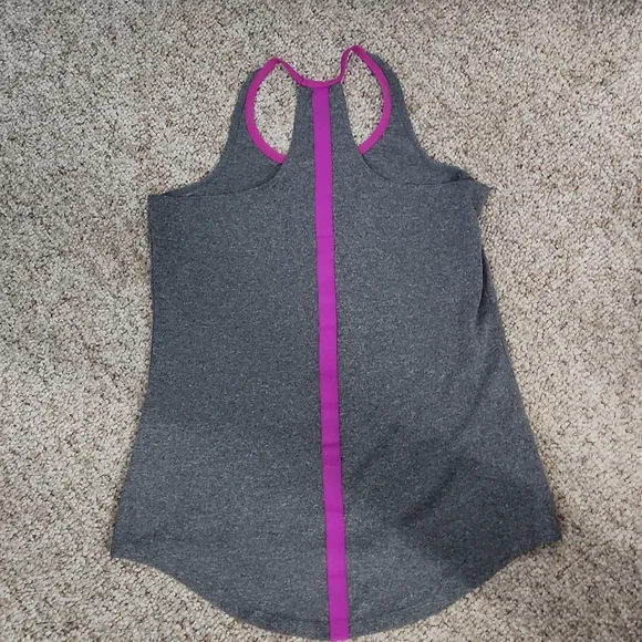 Layer8 workout top - Picture 3 of 3